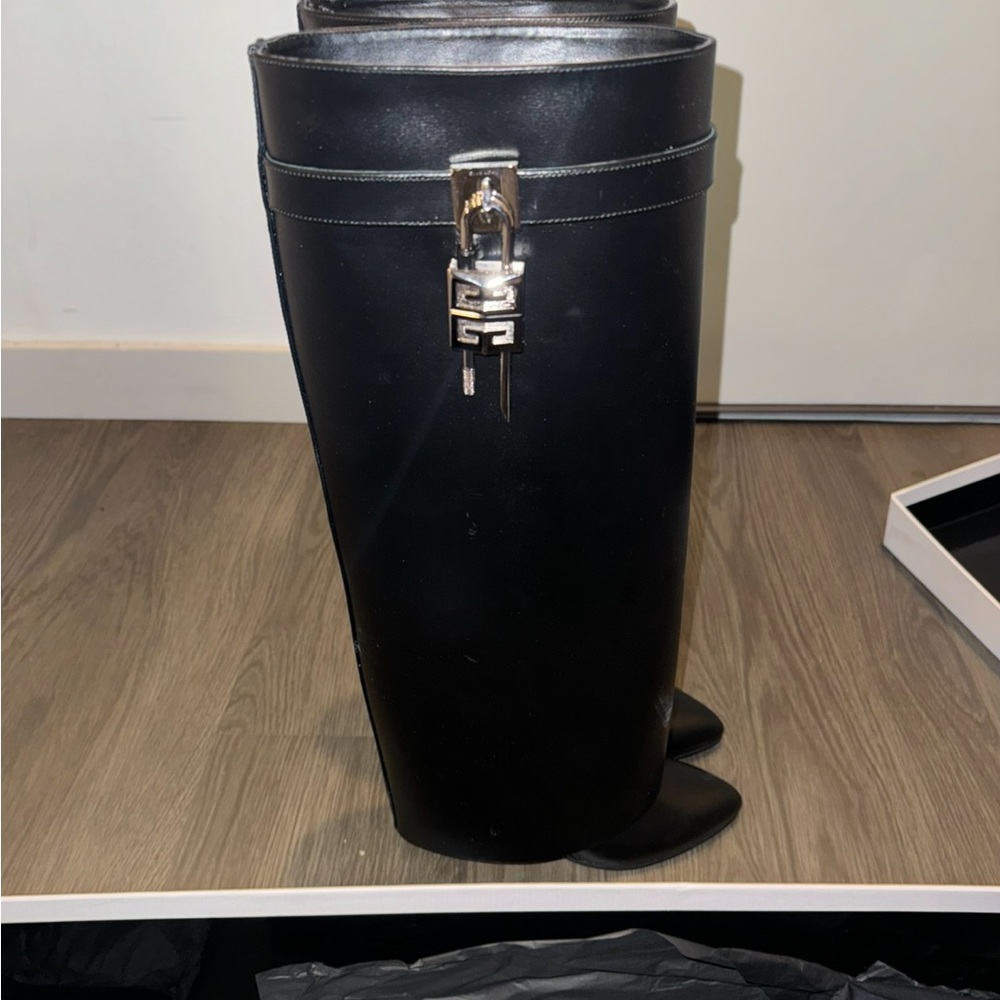 Never worn Black Givenchy Shark Boot